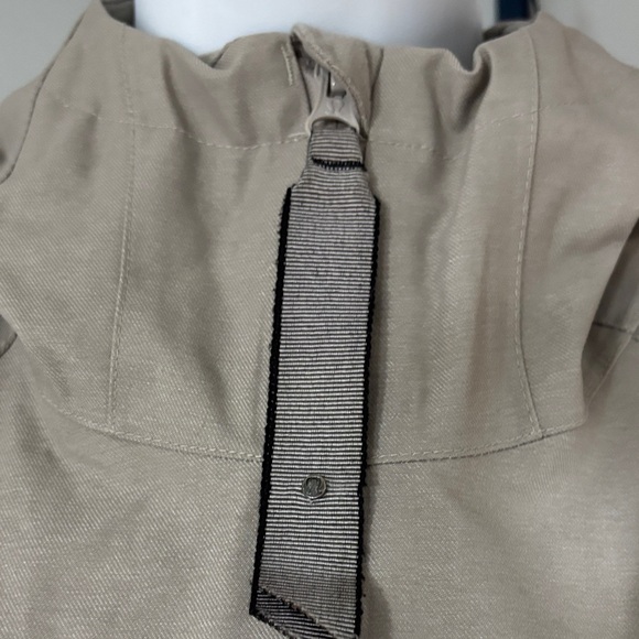 Lululemon rain trenchcoat - Picture 2 of 8